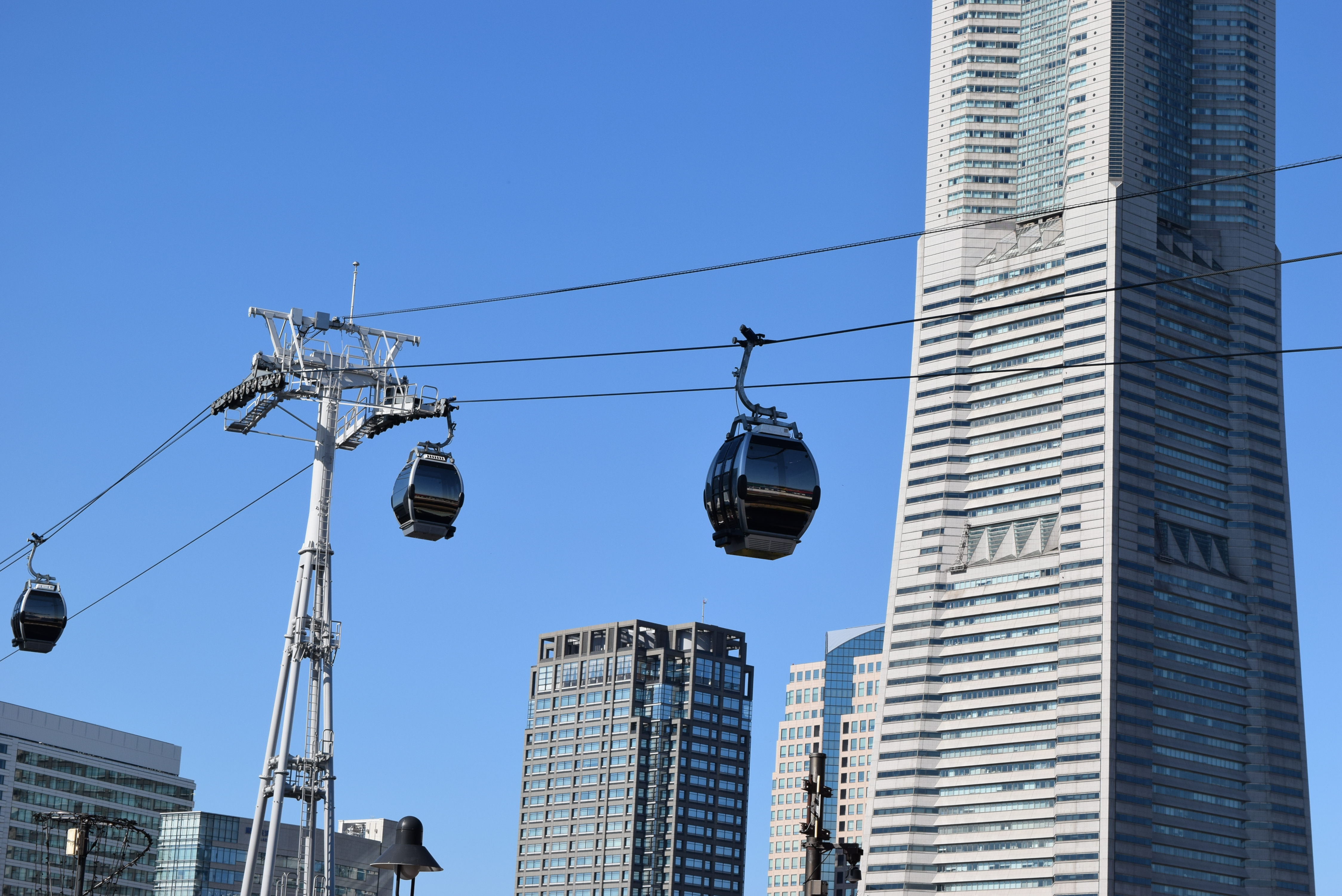 横浜みなとみらいのAIR CABINに設置されているPDCE避雷球