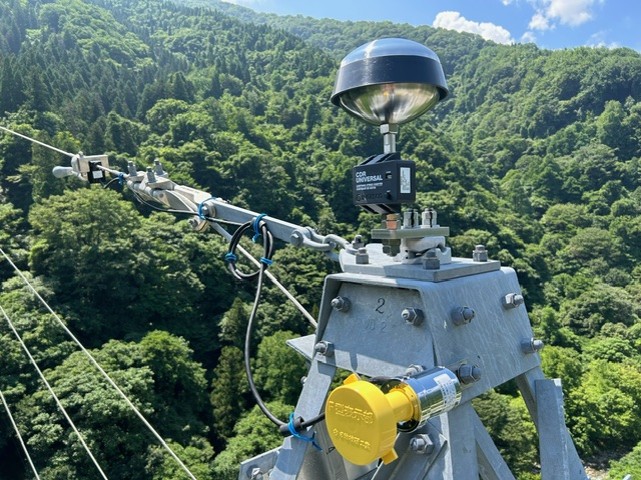 神岡鉱業様送電鉄塔に26基の避雷球を設置