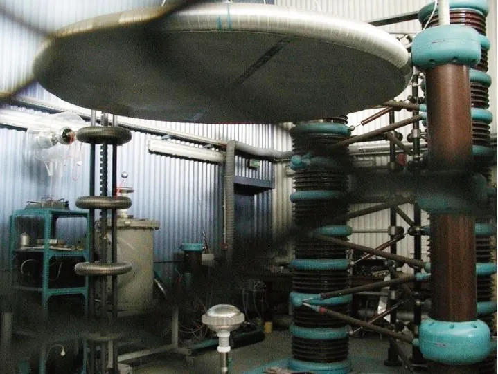 PDCE避雷球の性能検証のために行う開発時の放電試験